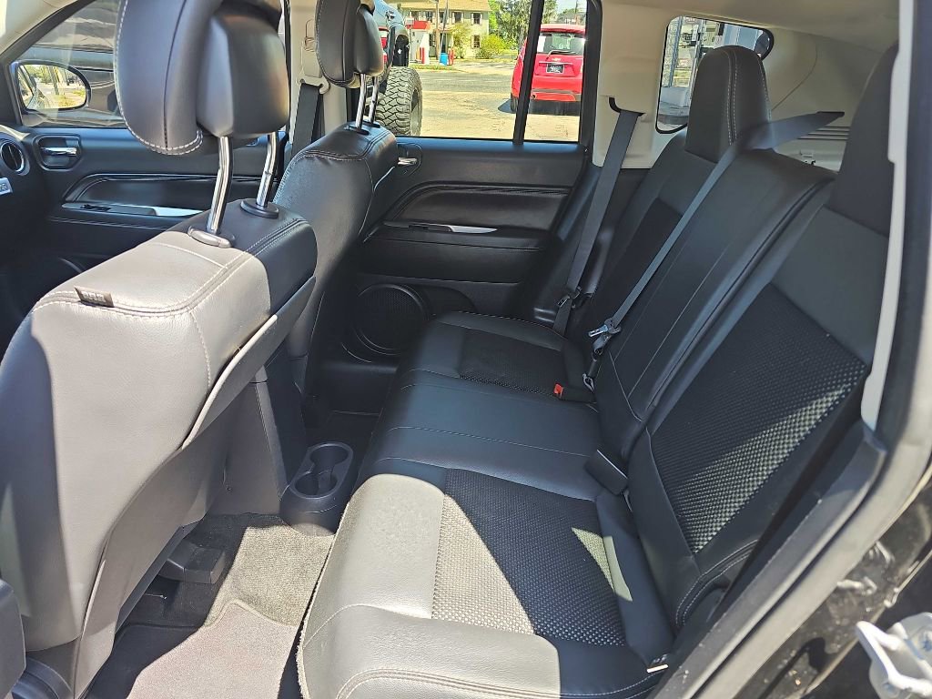 Used 2015 Jeep Compass Latitude image 12