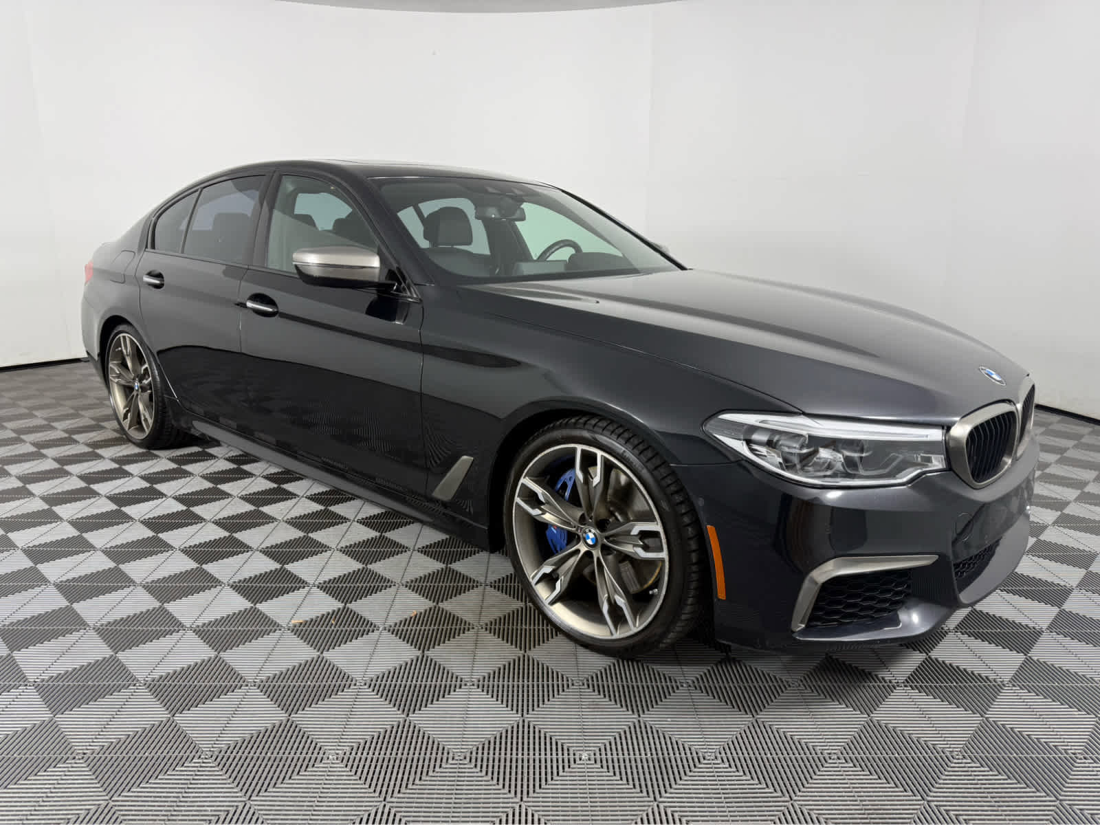 Used 2018 BMW M550i xDrive AWD/4WD image 1