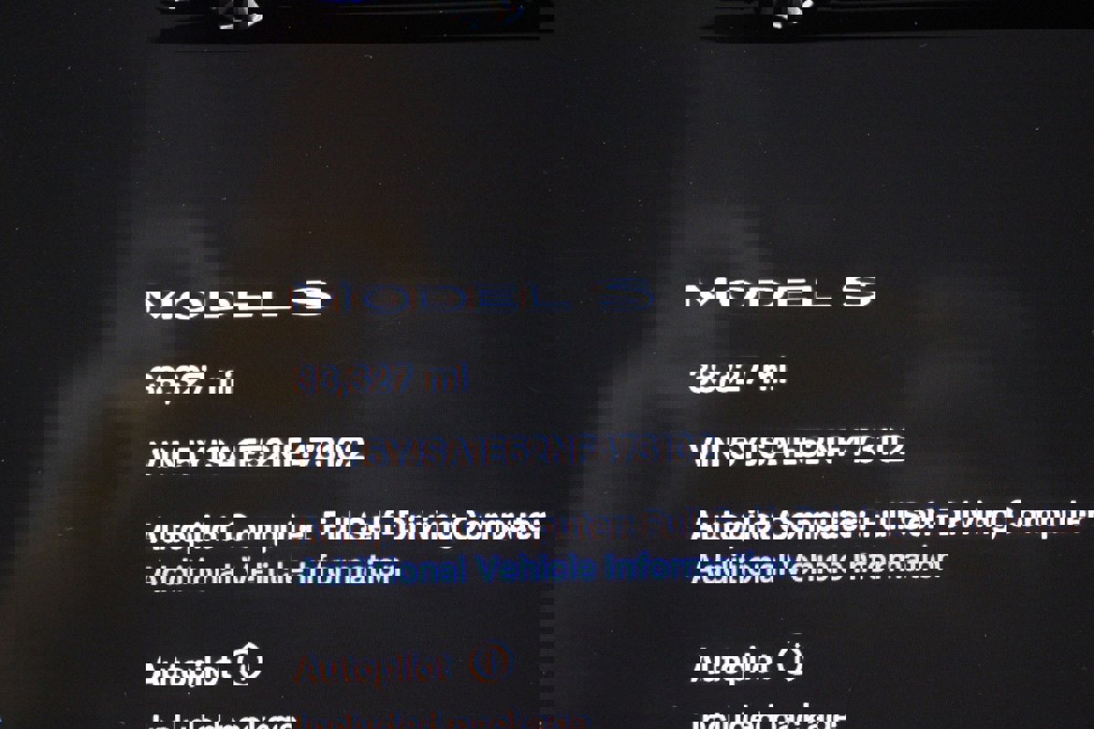 Used 2022 Tesla Model S AWD image 37