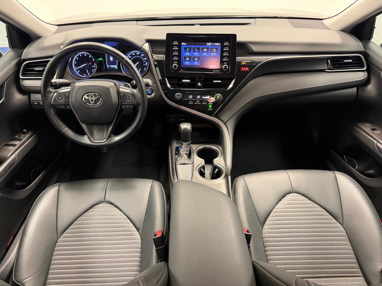 Used 2021 Toyota Camry SE w/ Convenience Package FWD image 28