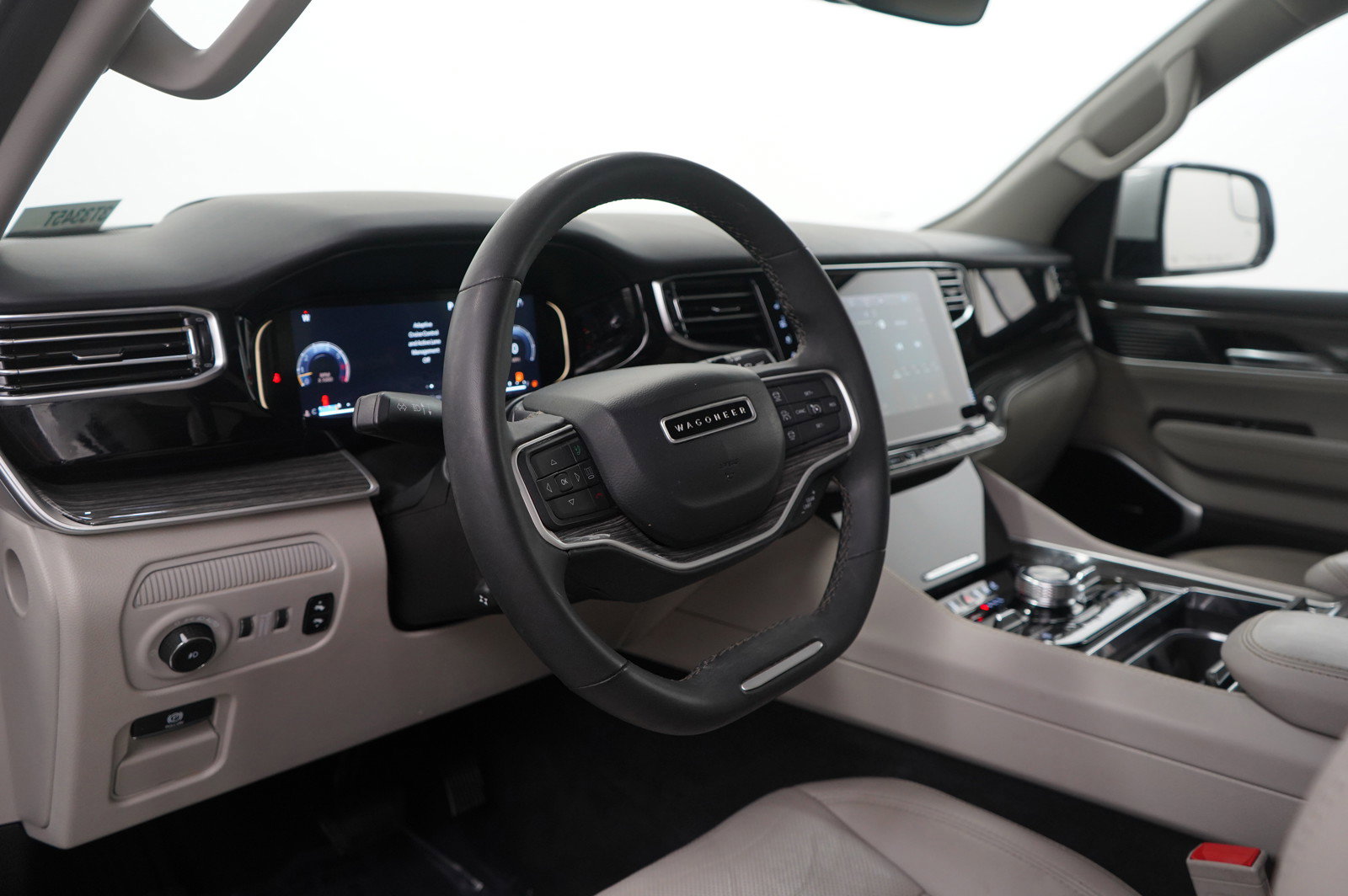 Used 2022 Jeep Wagoneer Series III w/ Rear Seat Video Group 1 image 17