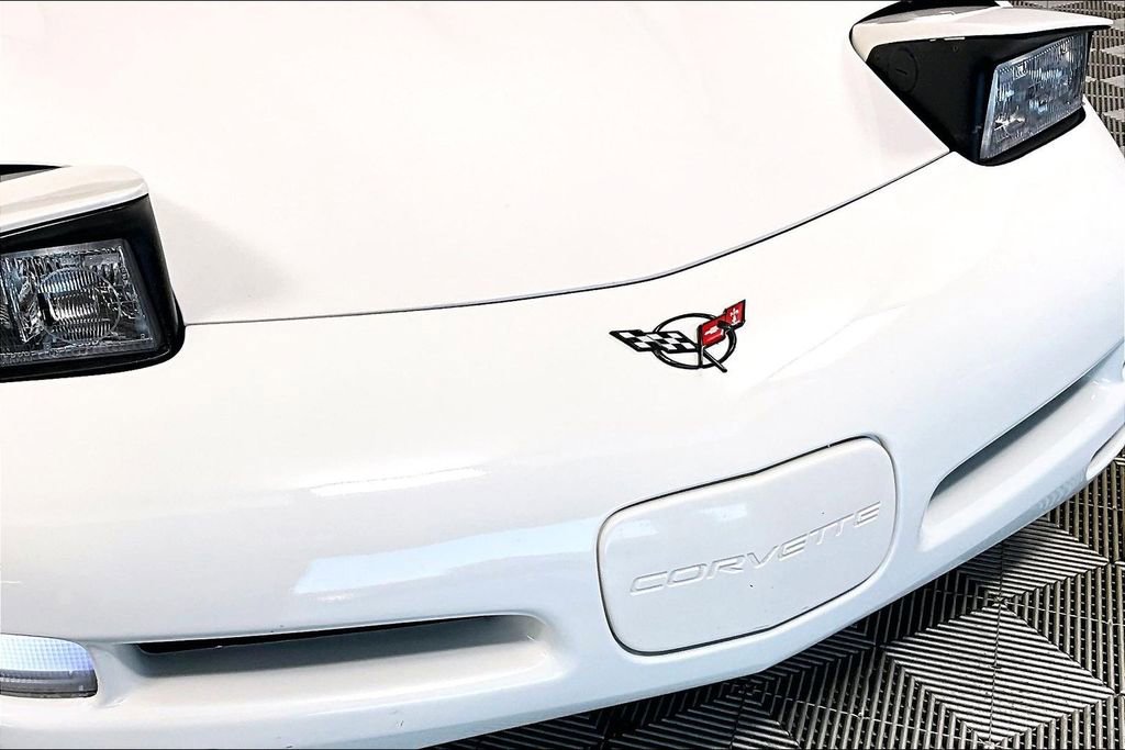 Used 2002 Chevrolet Corvette Coupe w/ Preferred Equipment Group2 image 21