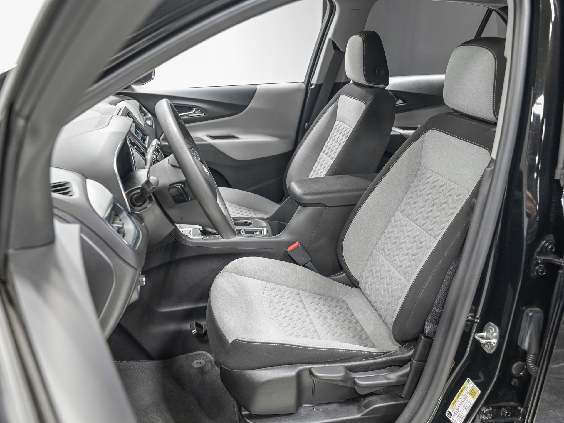 Used 2023 Chevrolet Equinox LS w/ Midnight Edition image 17