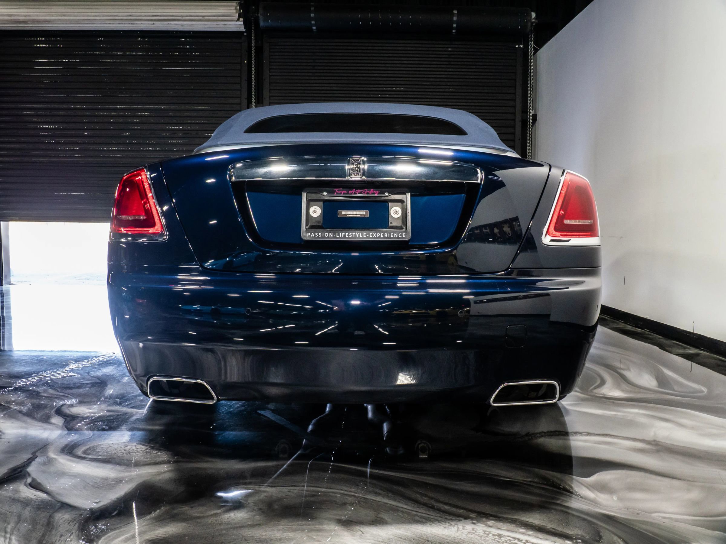 Used 2016 Rolls-Royce Dawn image 11