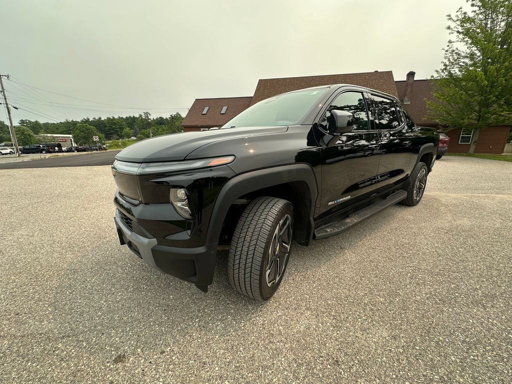 Used 2025 Chevrolet Silverado EV LT w/ LT Premium Package AWD/4WD video 1