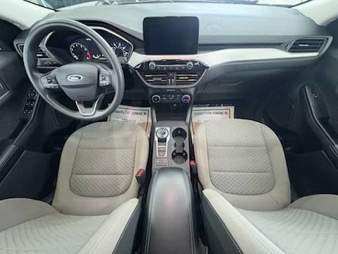 Used 2022 Ford Escape SE image 18