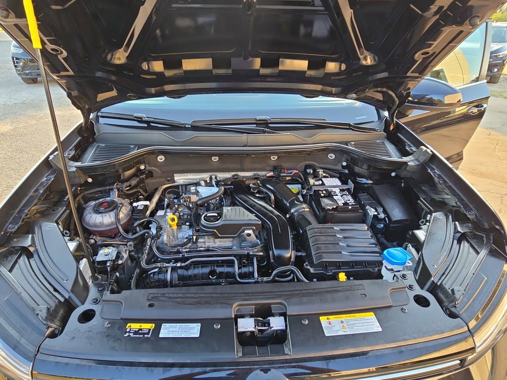 Used 2025 Volkswagen Taos SE AWD/4WD image 50