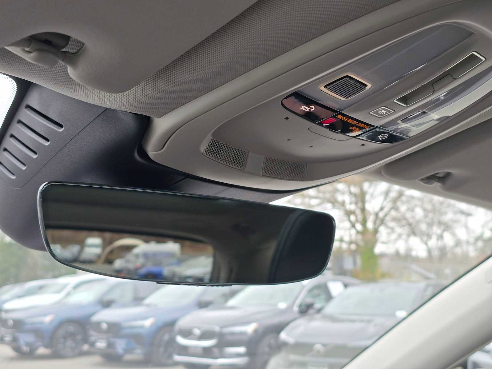 Certified 2023 Volvo XC60 B5 Ultimate w/ Climate Package image 28