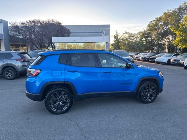 Used 2026 Jeep Compass Latitude AWD/4WD image 9