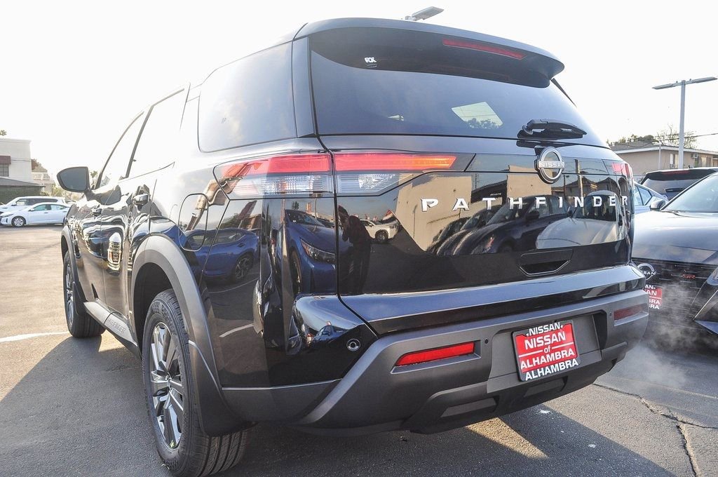 New 2024 Nissan Pathfinder S image 5