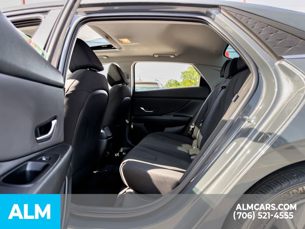 Used 2024 Hyundai Elantra SEL w/ Convenience Package FWD image 16