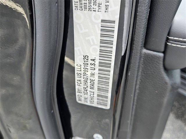 Used 2023 Jeep Grand Cherokee Laredo image 17
