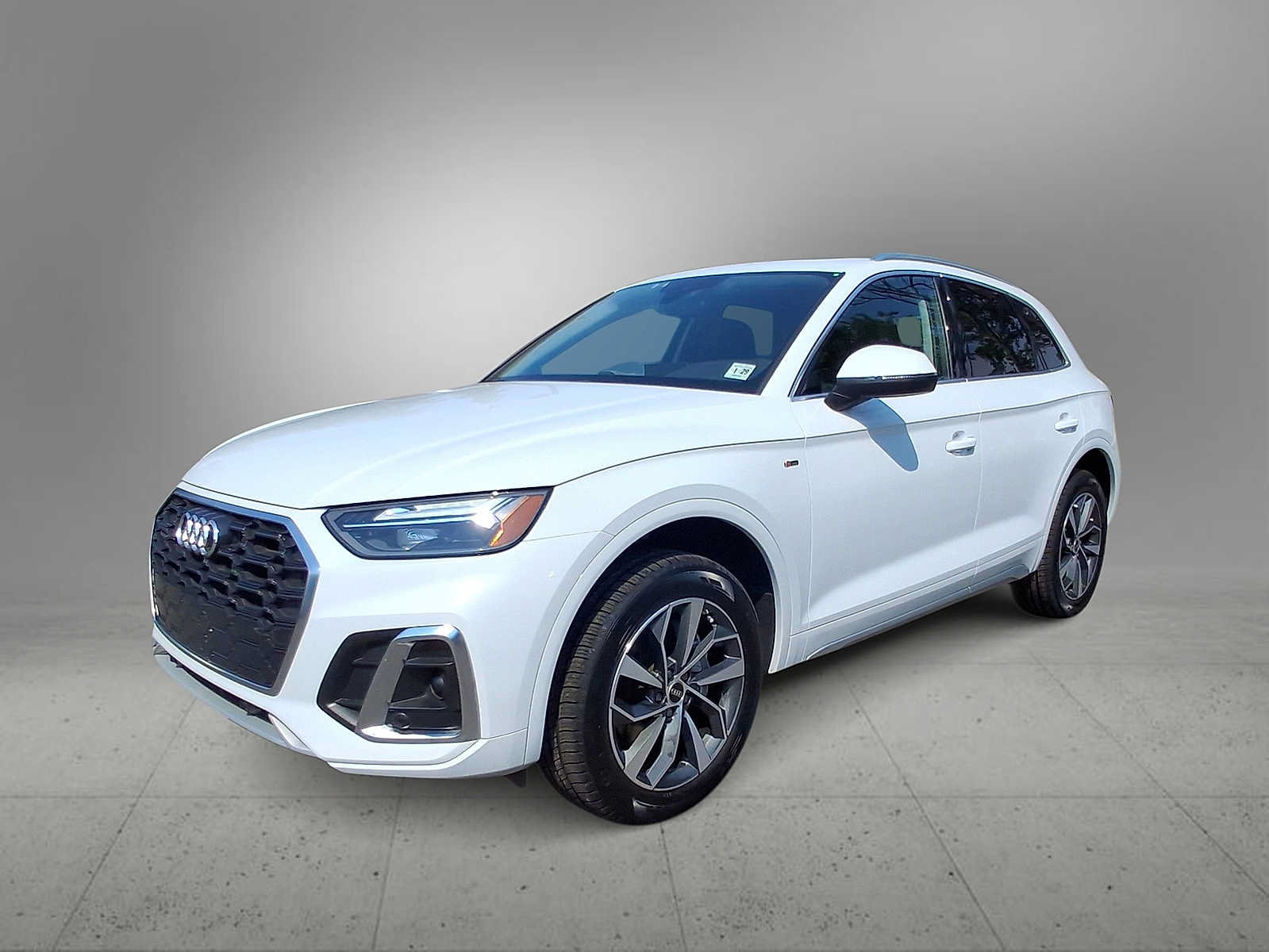 Certified 2024 Audi Q5 2.0T Premium w/ Convenience Package AWD/4WD image 4