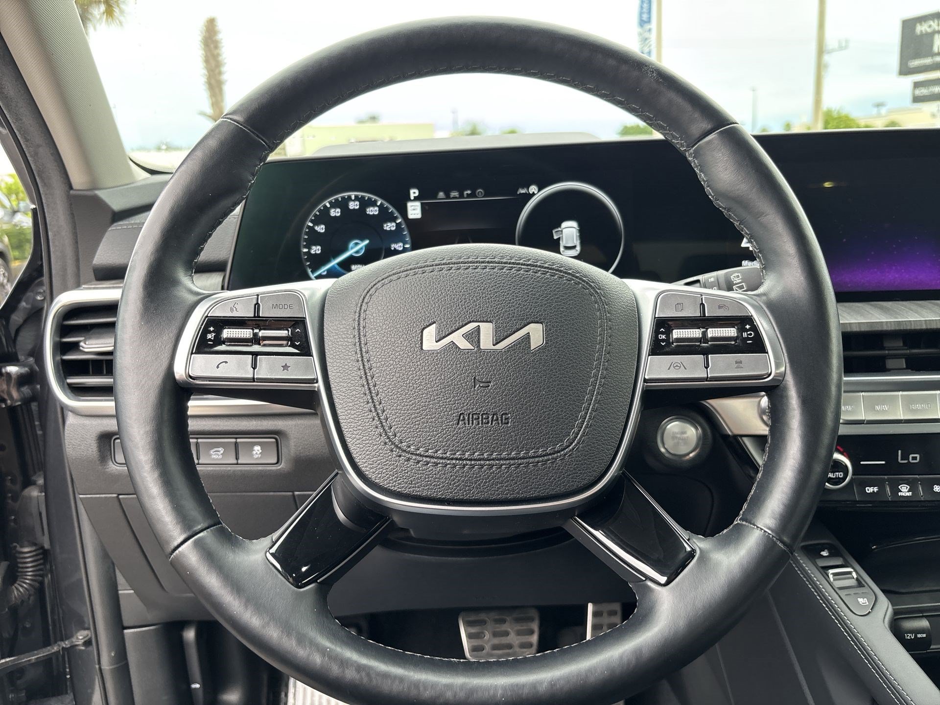 Certified 2024 Kia Telluride SX w/ Towing Package AWD/4WD image 11