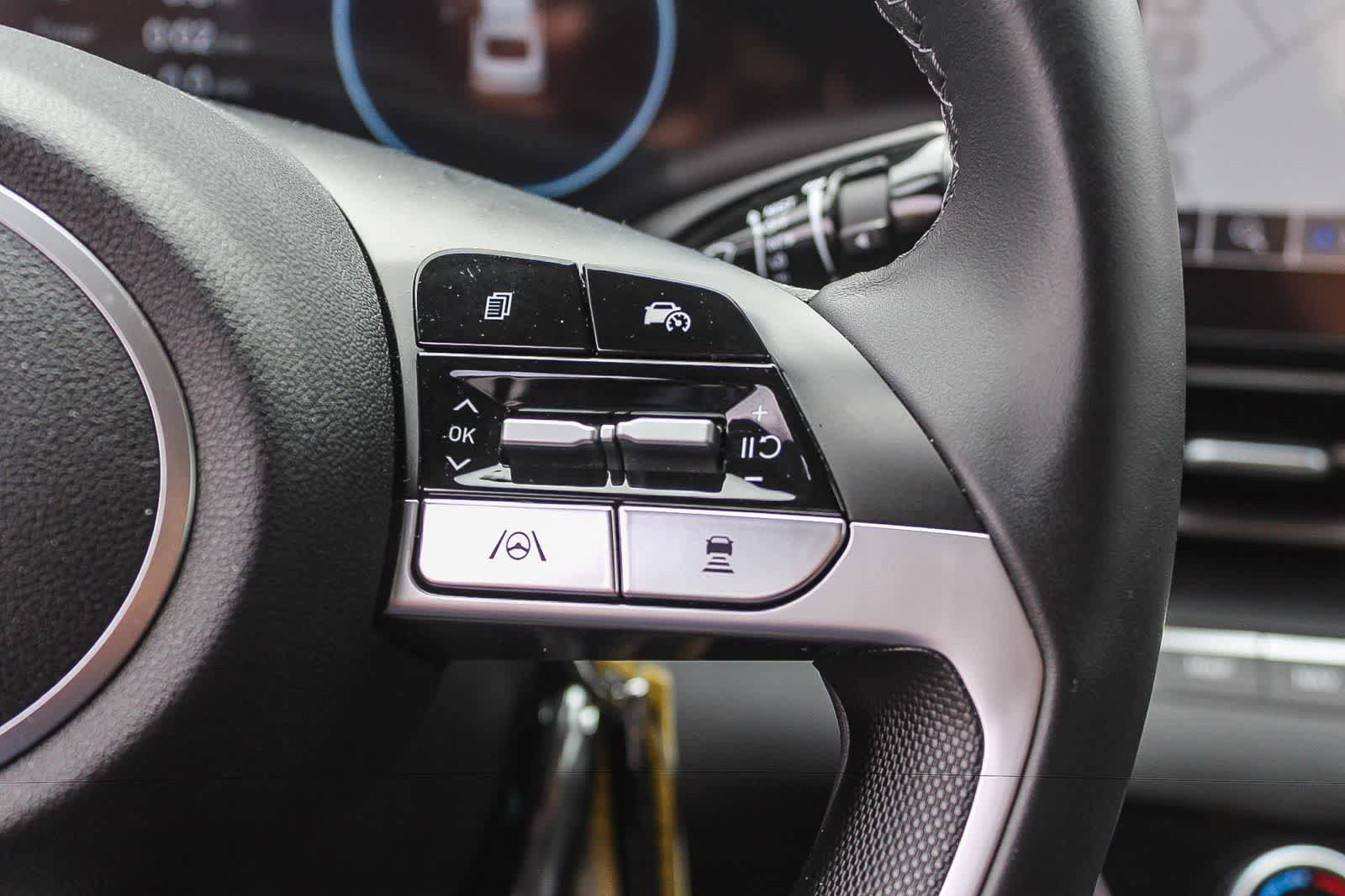 Certified 2025 Hyundai Elantra SEL FWD image 32