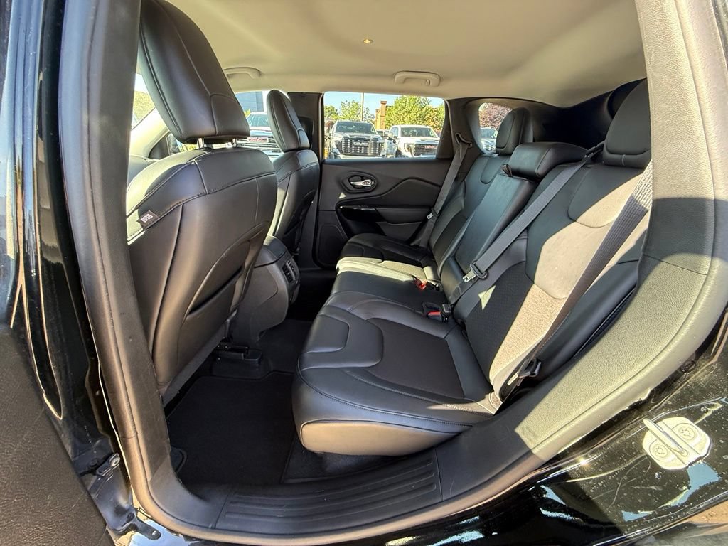 Used 2021 Jeep Cherokee Latitude Plus AWD/4WD image 21