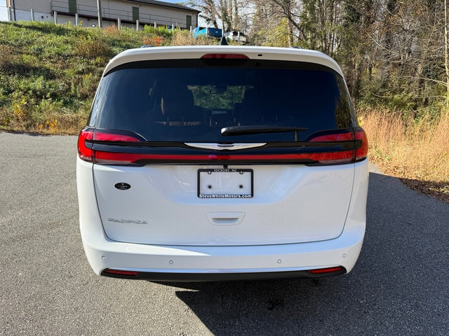 New 2026 Chrysler Pacifica Pinnacle image 8