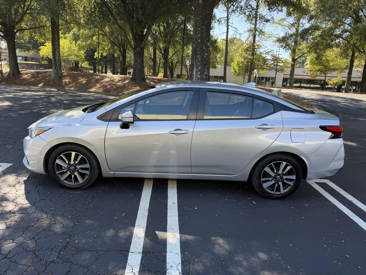 Used 2021 Nissan Versa SV FWD image 8