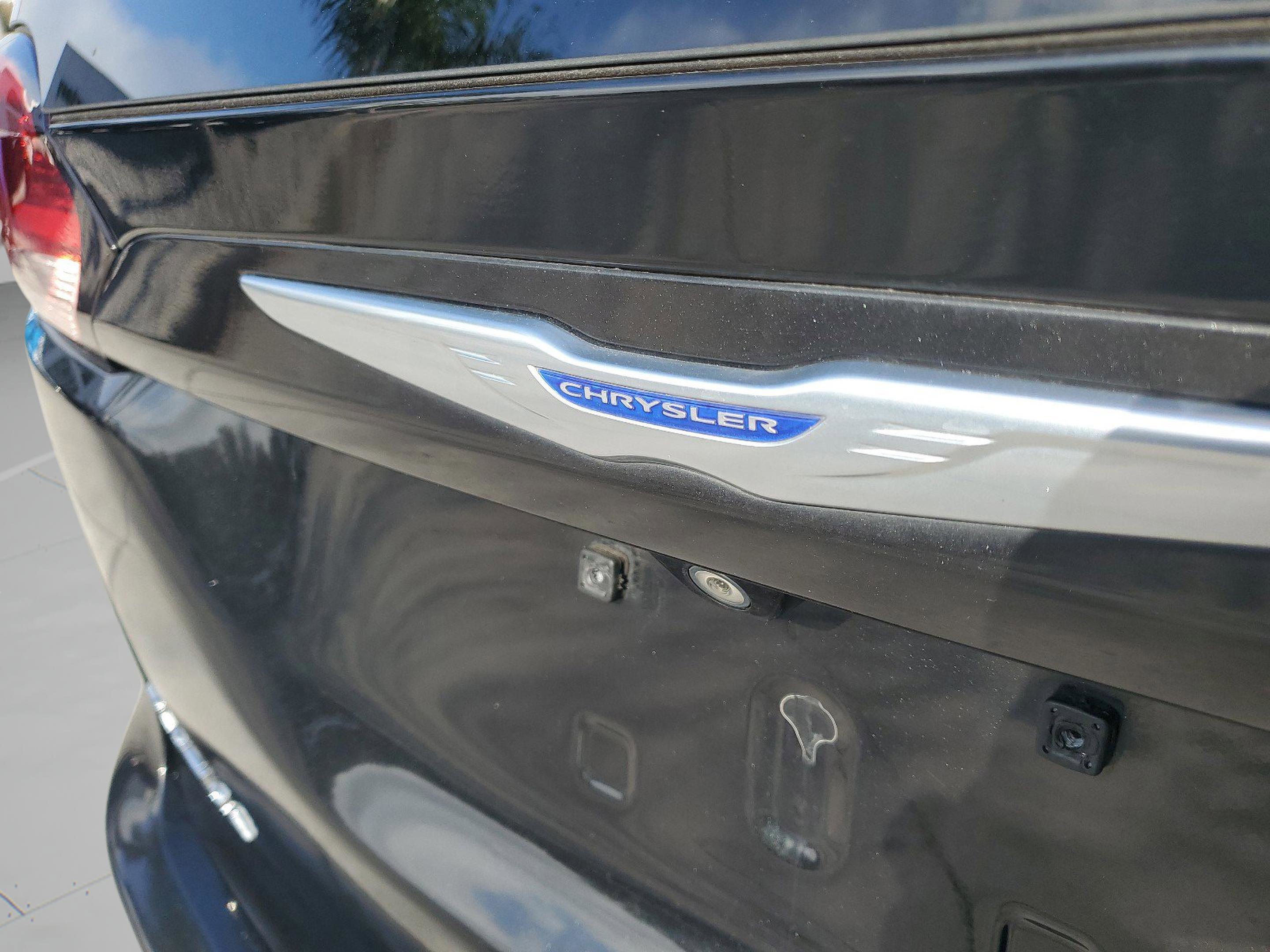 Used 2019 Chrysler Pacifica Touring-L image 7