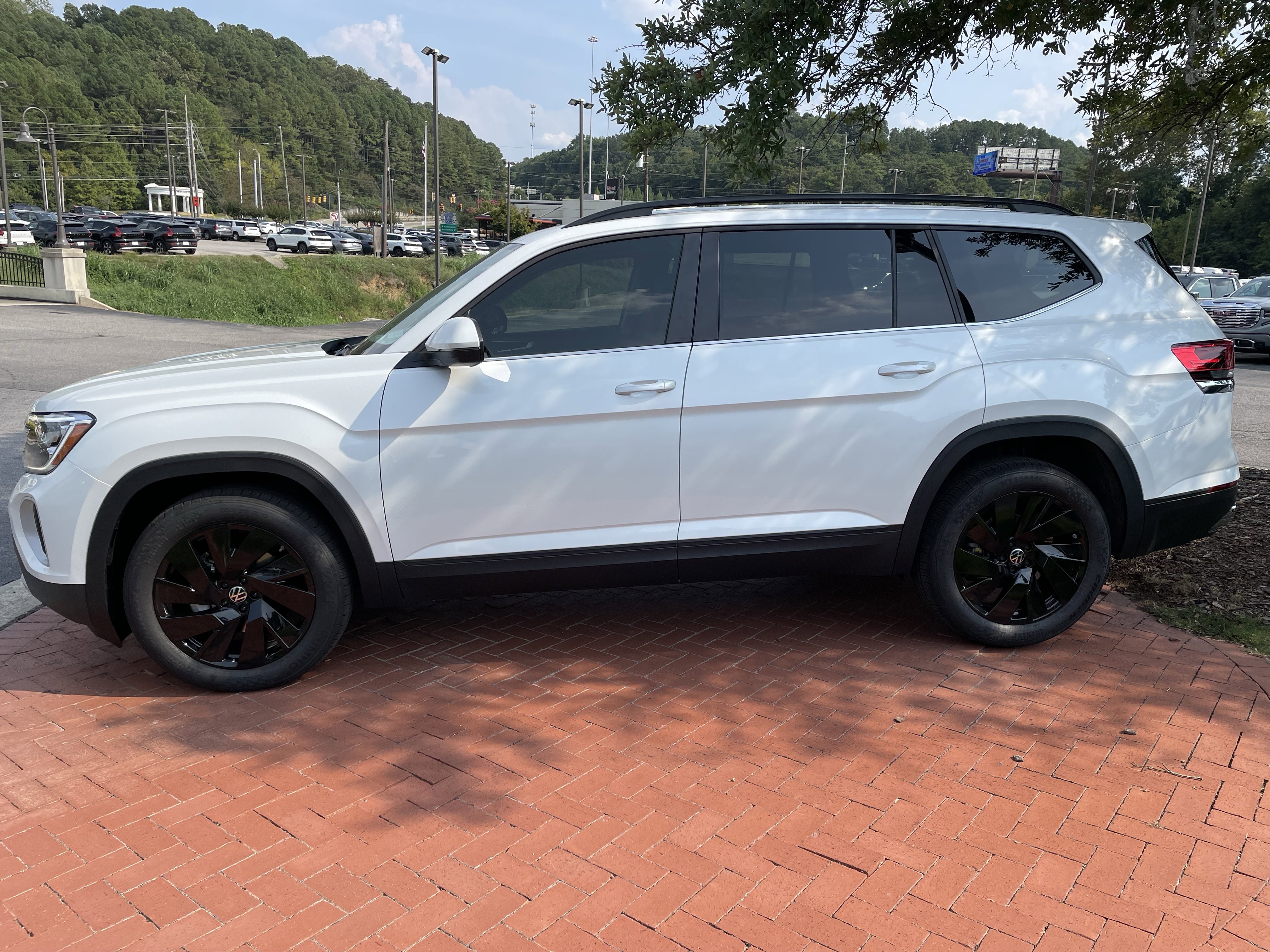 New 2026 Volkswagen Atlas SE image 7