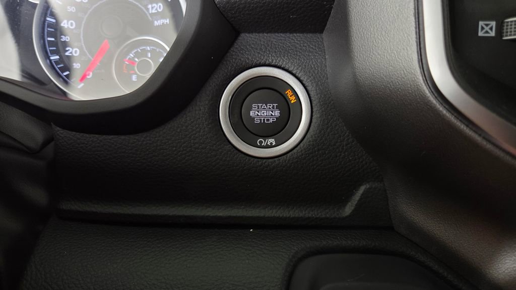 New 2026 RAM 1500 4x4 Crew Cab image 17