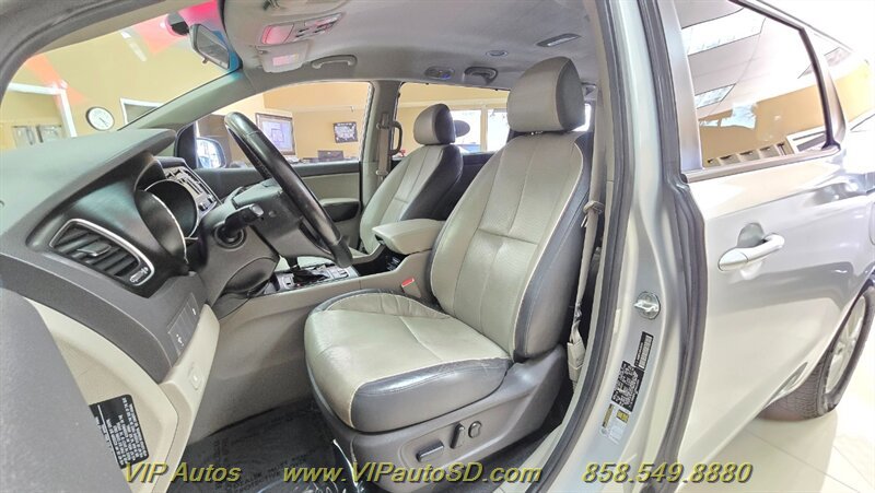 Used 2017 Kia Sedona LX w/ LX Essentials Premium Package FWD image 15