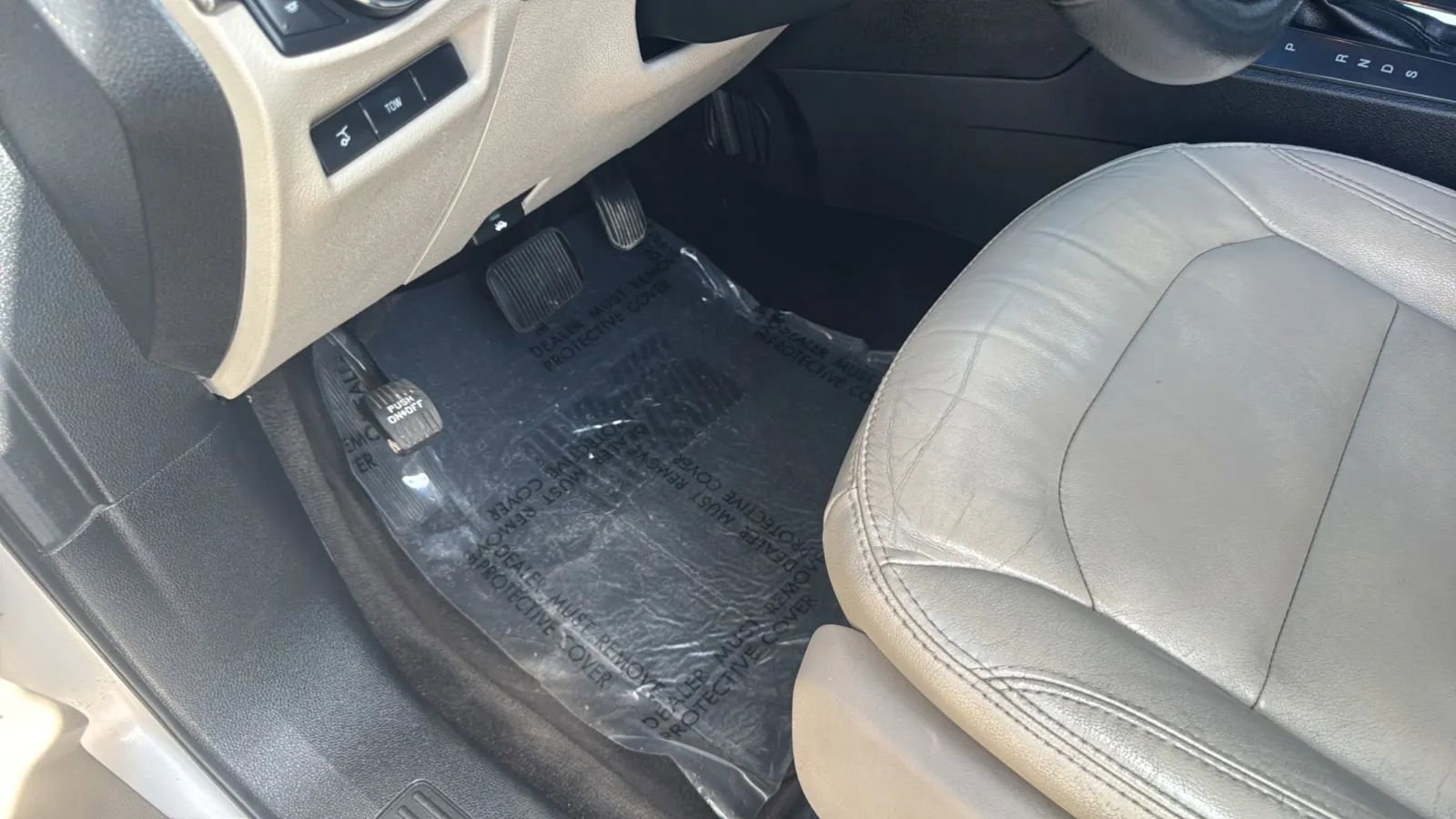 Used 2018 Ford Explorer XLT w/ Equipment Group 202A FWD image 28