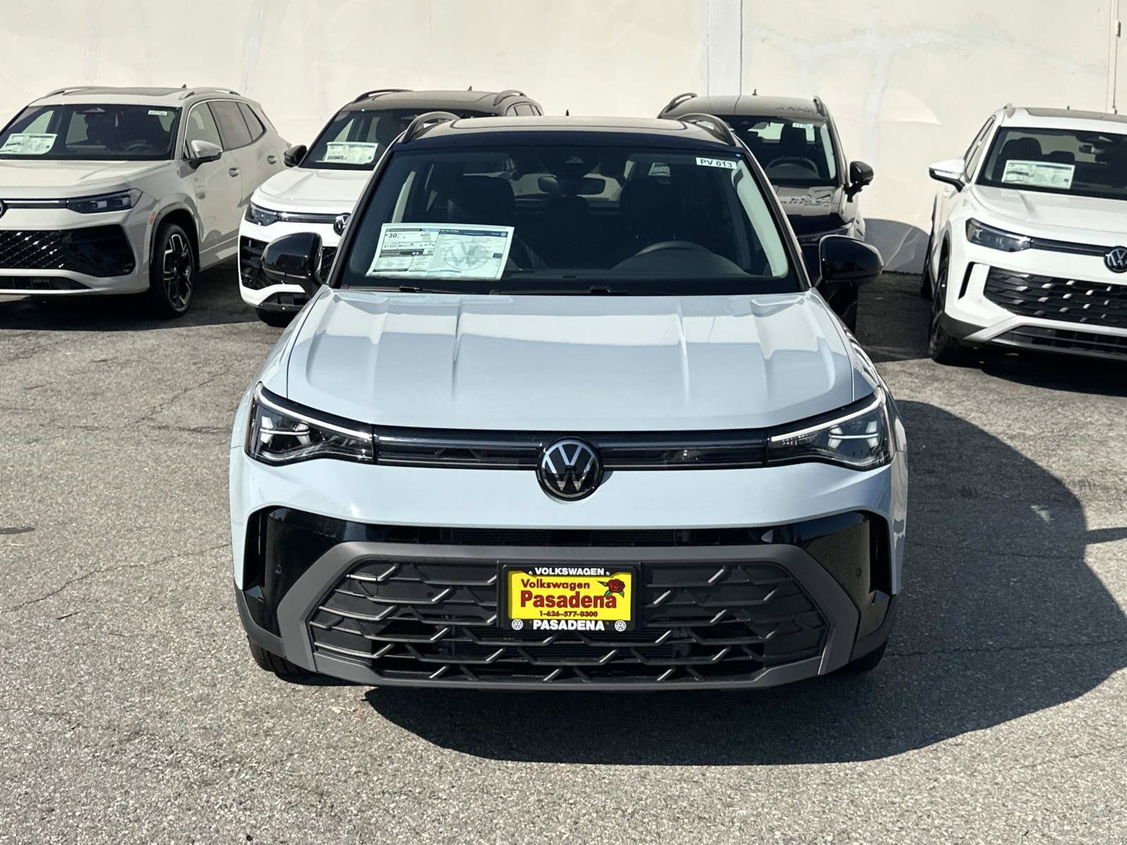 New 2027 Volkswagen Taos SE FWD image 2