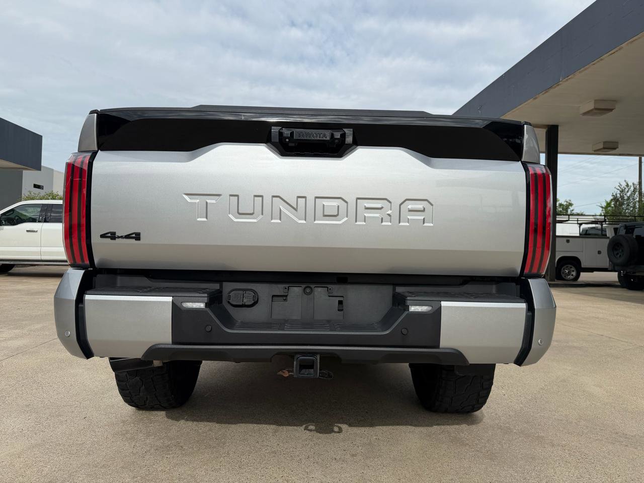Used 2024 Toyota Tundra Platinum w/ TRD Off-Road Package AWD/4WD image 18