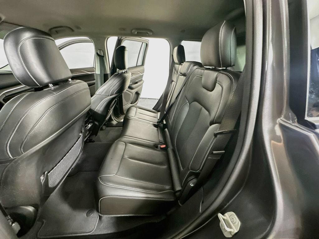 Used 2023 Jeep Grand Cherokee Limited RWD image 16
