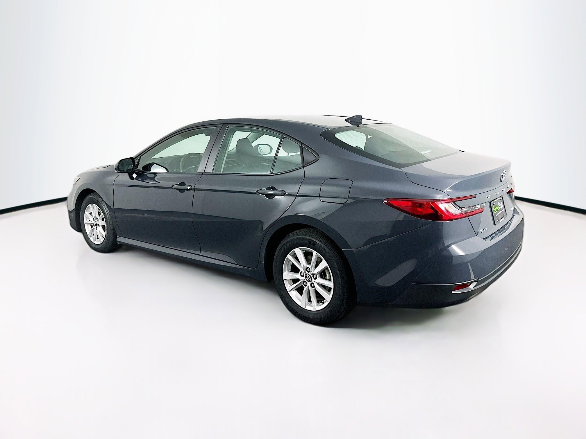 Used 2025 Toyota Camry LE image 5