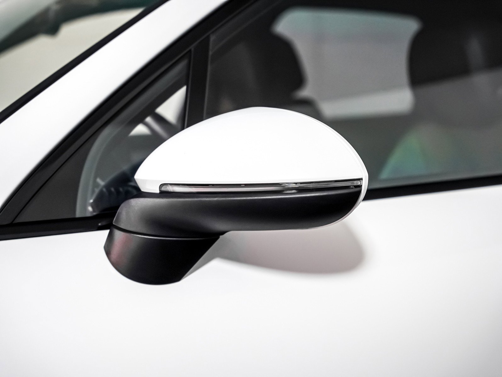 Certified 2022 Porsche Cayenne Platinum Edition w/ Premium Package Plus image 29