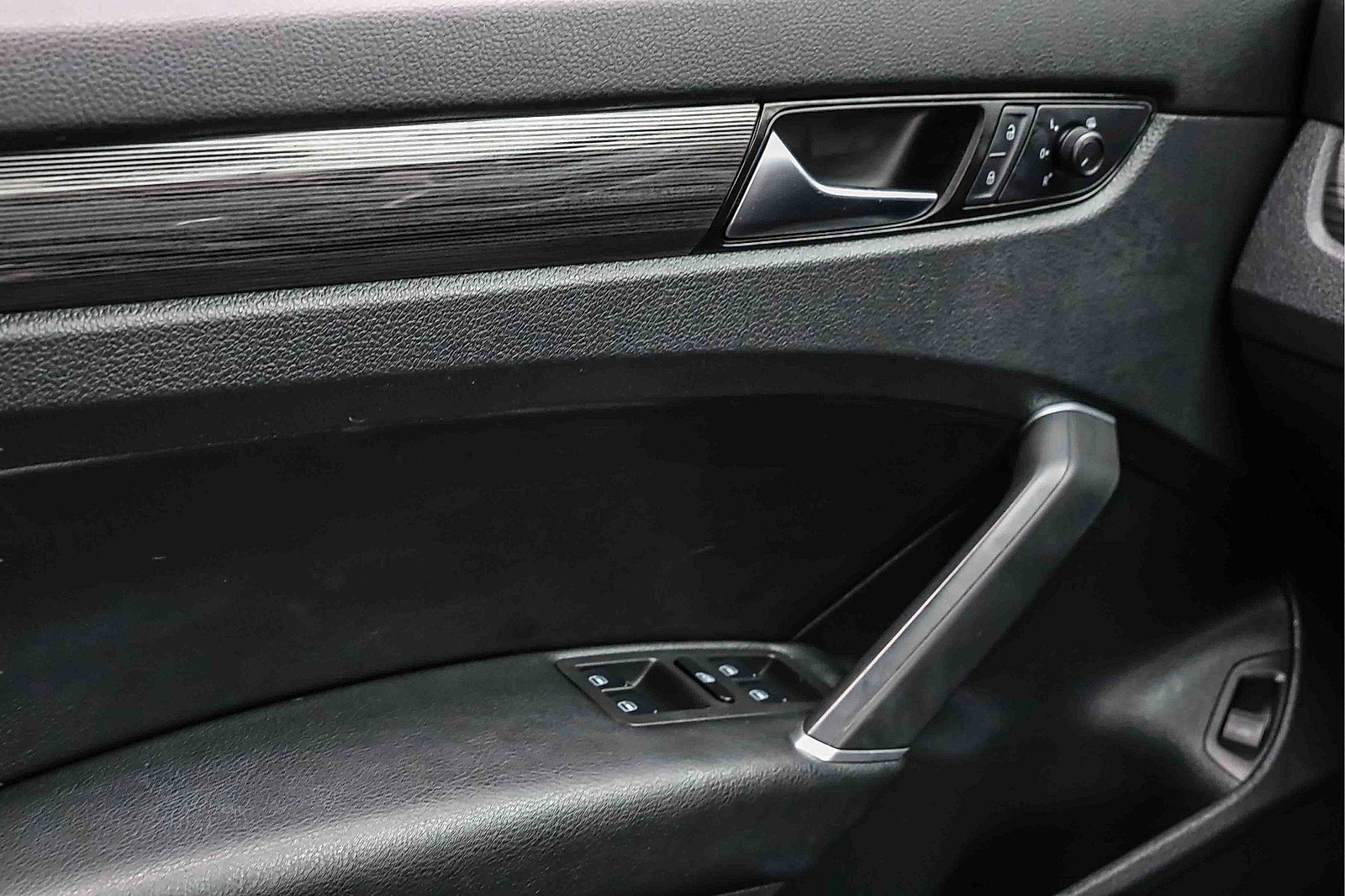 Used 2021 Volkswagen Passat 2.0T R-Line image 15