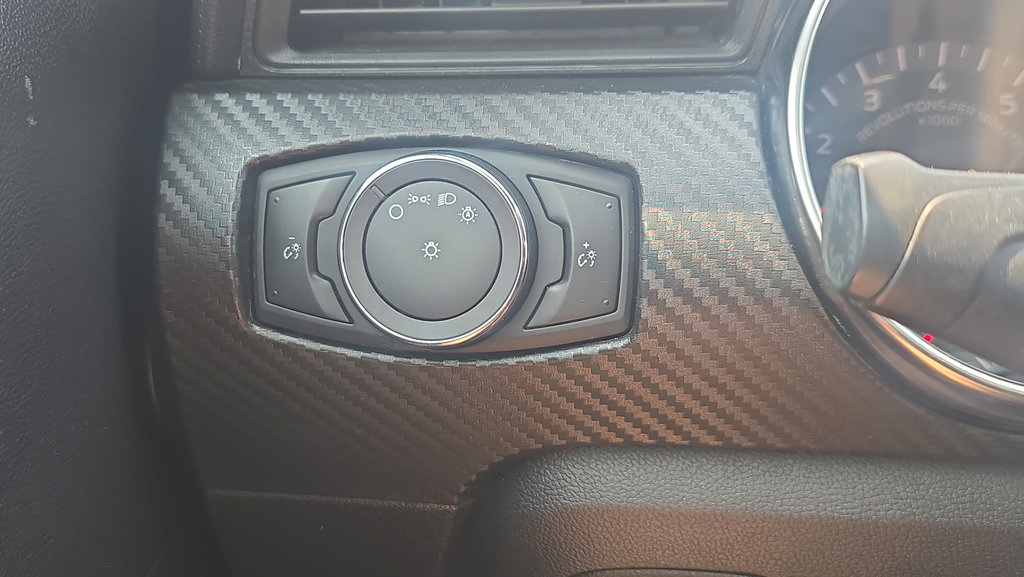 Used 2019 Ford Mustang Convertible RWD image 24