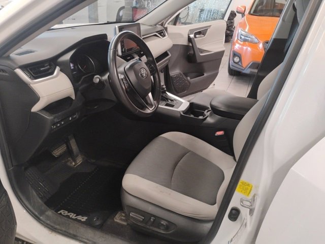 Used 2019 Toyota RAV4 XLE image 19