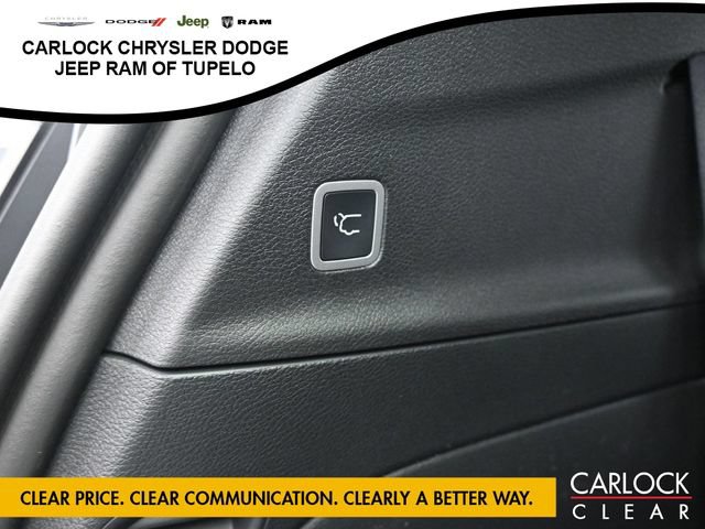 New 2026 Chrysler Pacifica Limited w/ Uconnect Theater Family Group FWD image 35