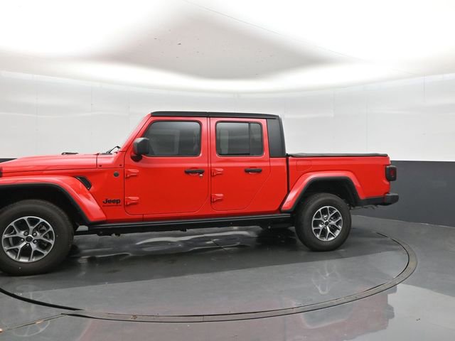 Used 2024 Jeep Gladiator Sport image 2
