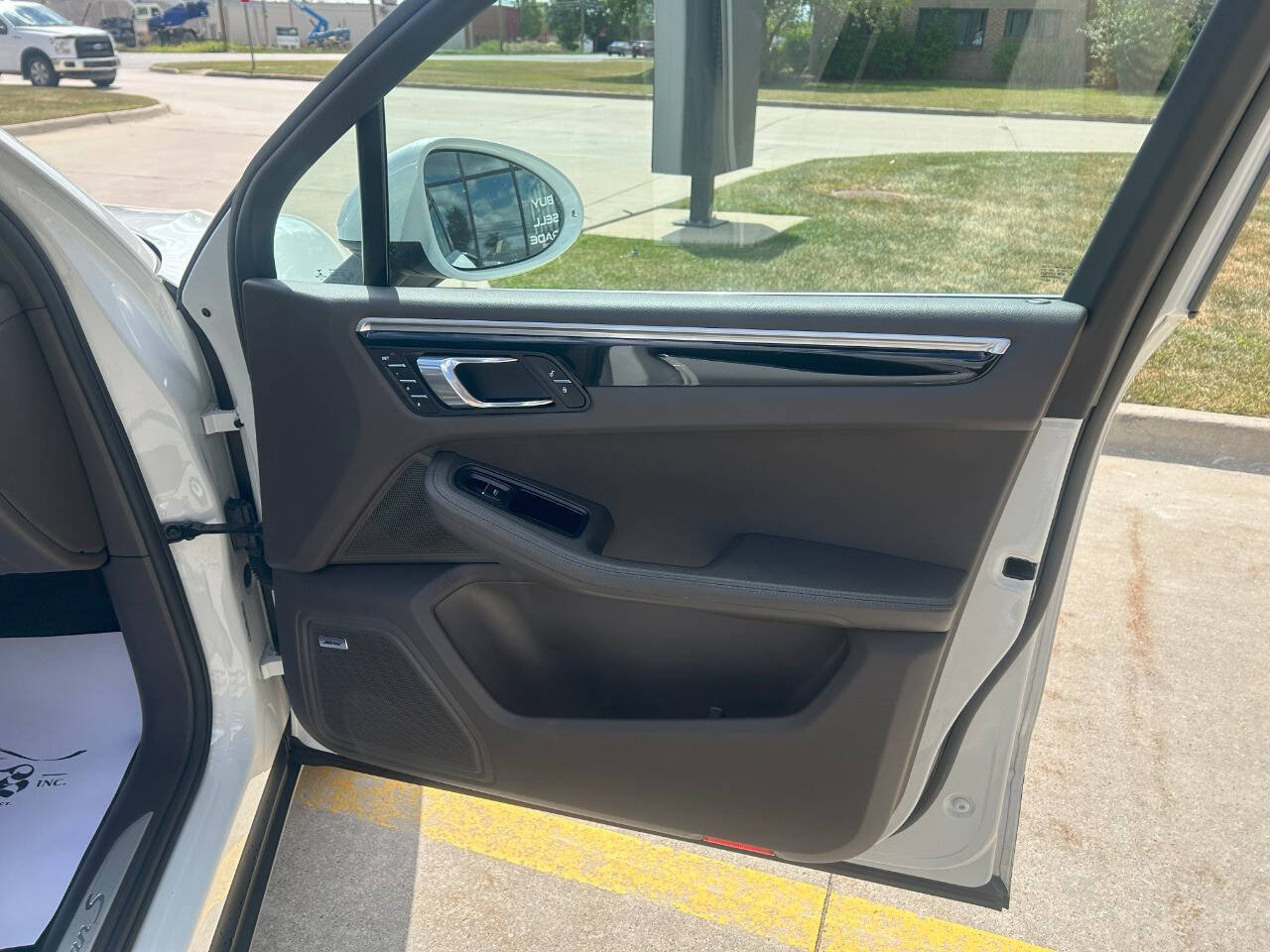 Used 2017 Porsche Macan S image 37