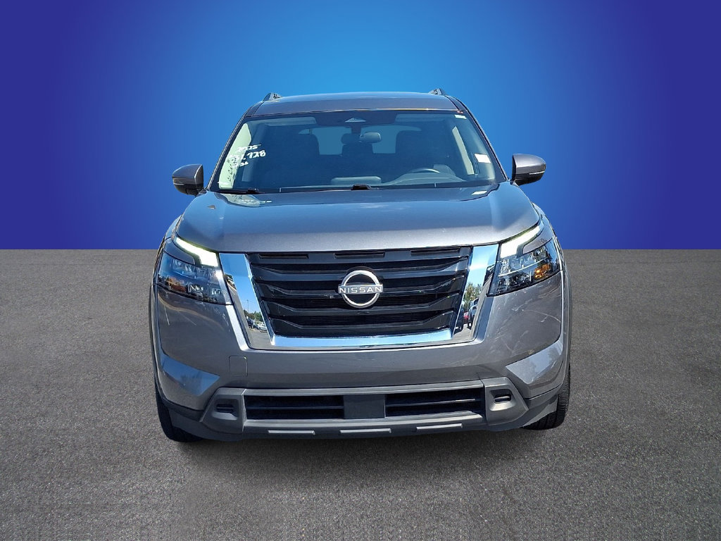 Used 2025 Nissan Pathfinder SV AWD/4WD image 2