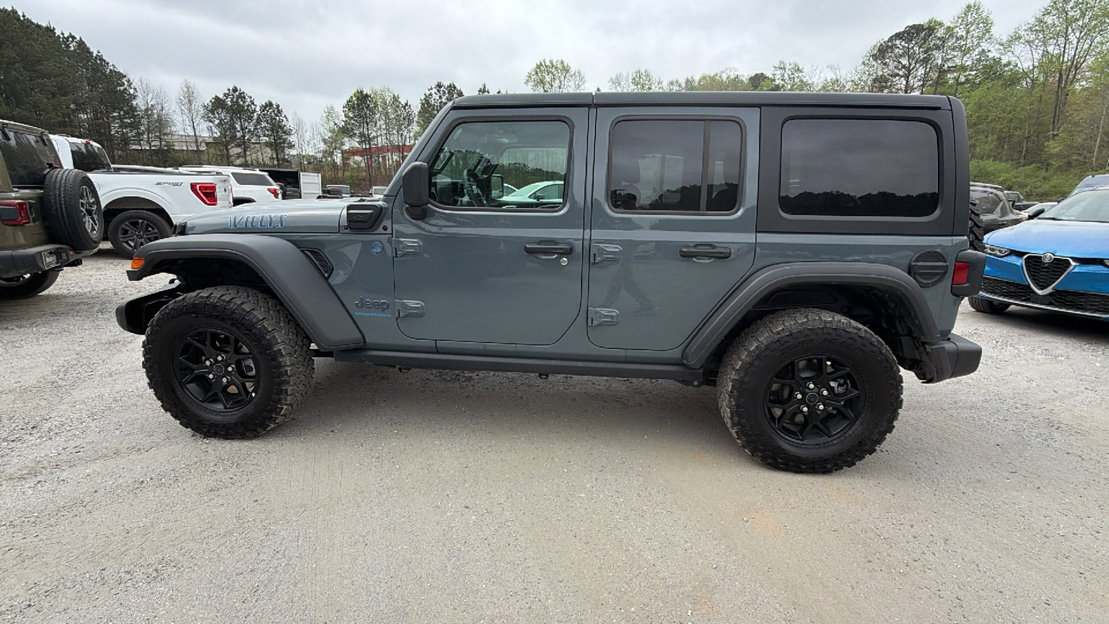 Used 2025 Jeep Wrangler Willys image 11