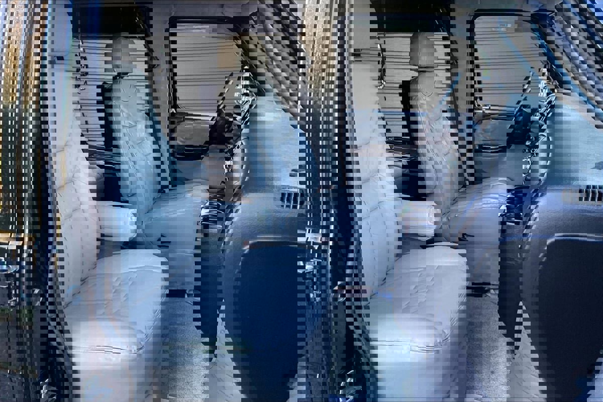 Used 2001 Dodge B3500 image 25