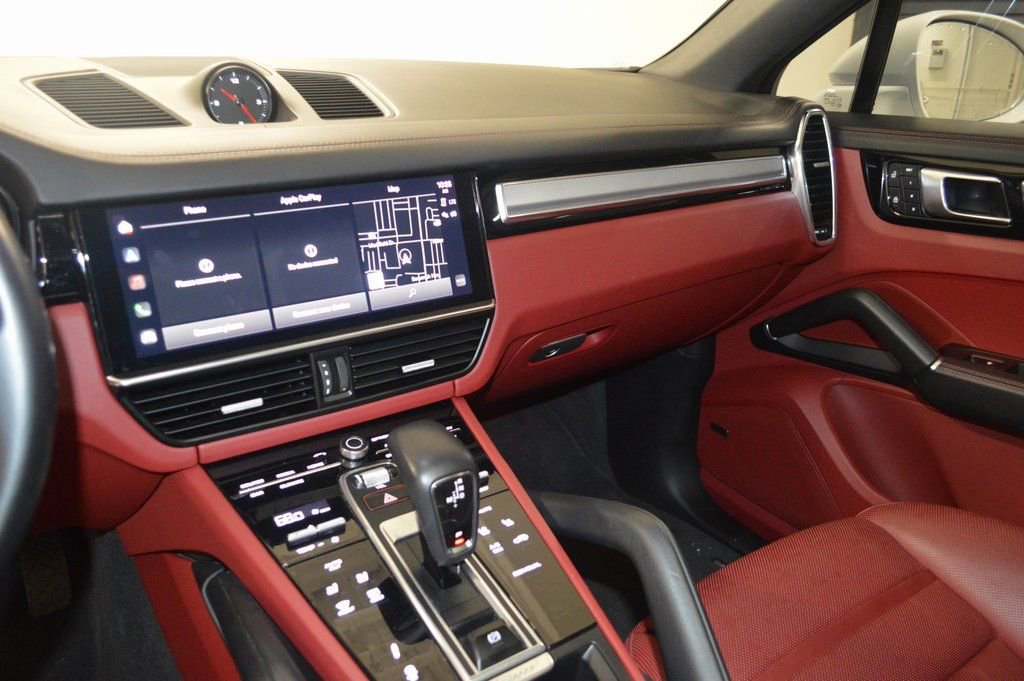 Certified 2023 Porsche Cayenne Platinum Edition image 26