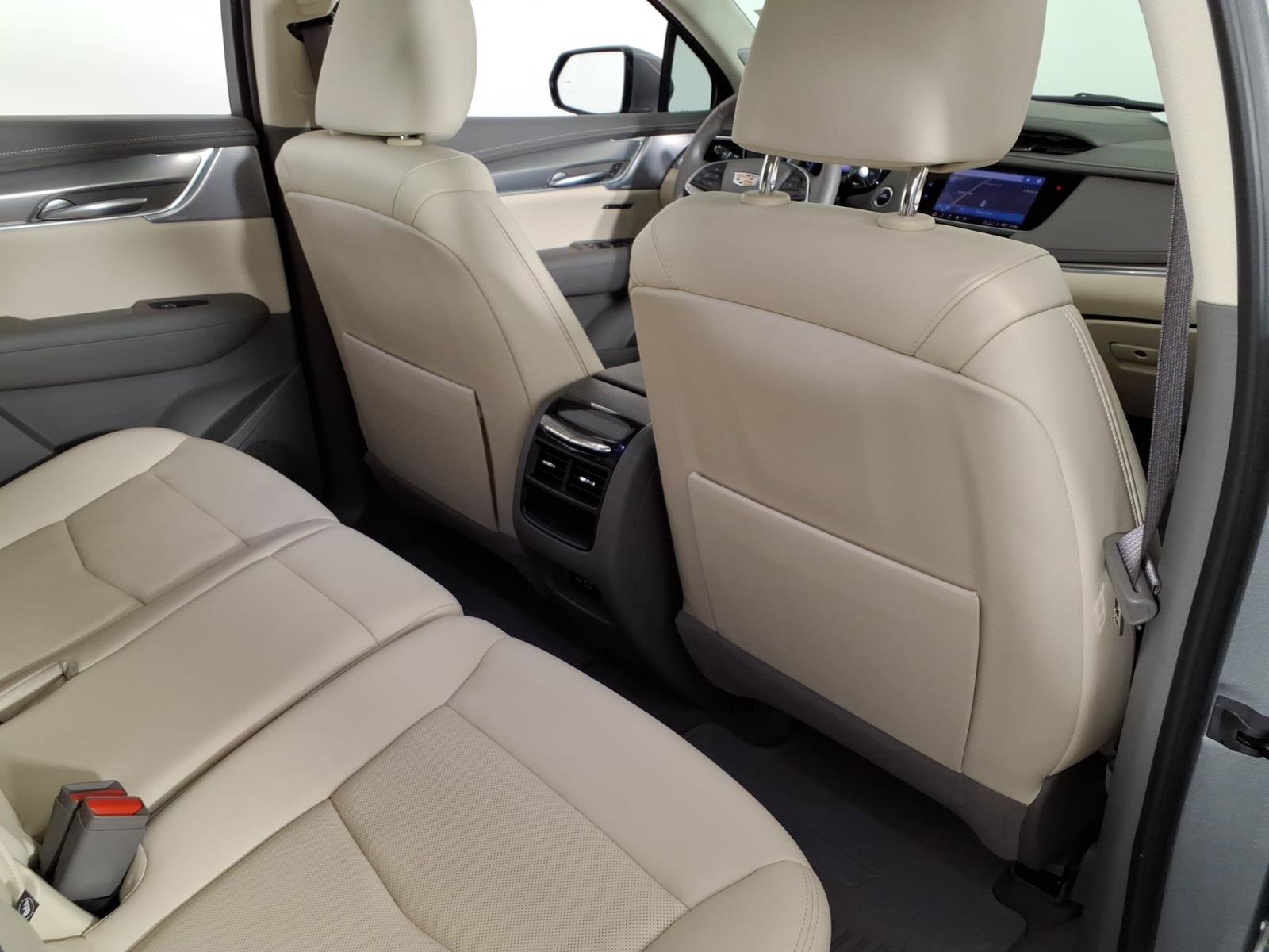 Certified 2024 Cadillac XT5 Premium Luxury w/ Technology Package FWD image 11