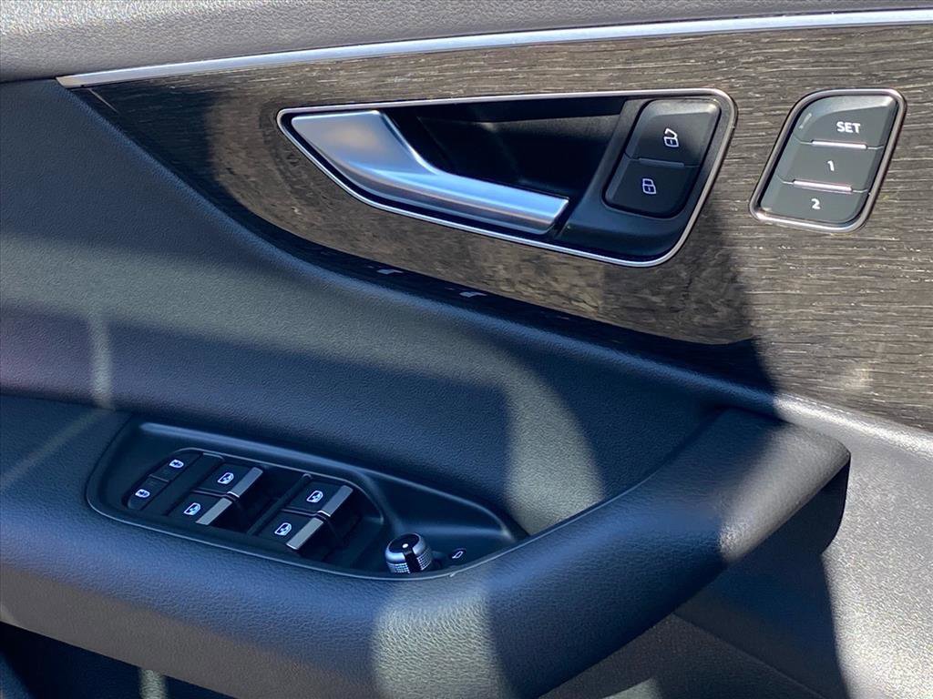 Used 2023 Audi Q7 3.0T Premium w/ Convenience Package image 18