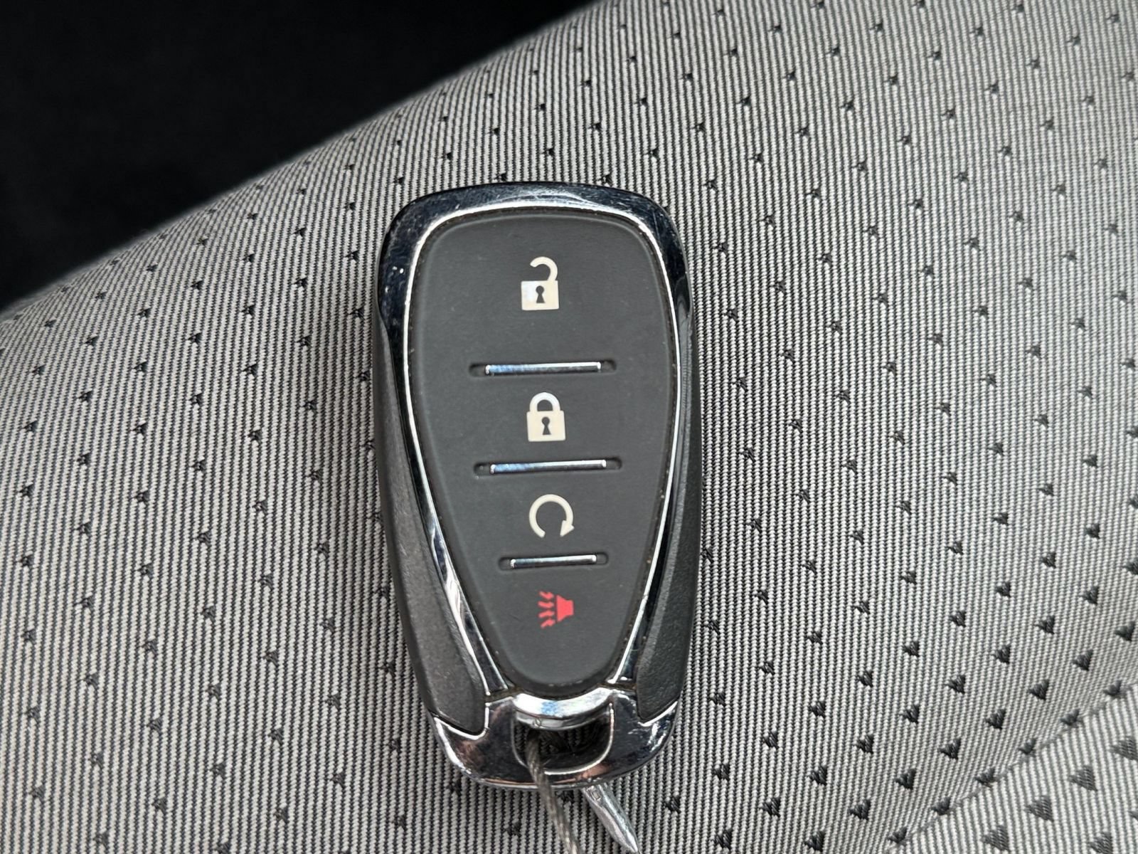 Used 2025 Chevrolet Trax LT FWD image 19
