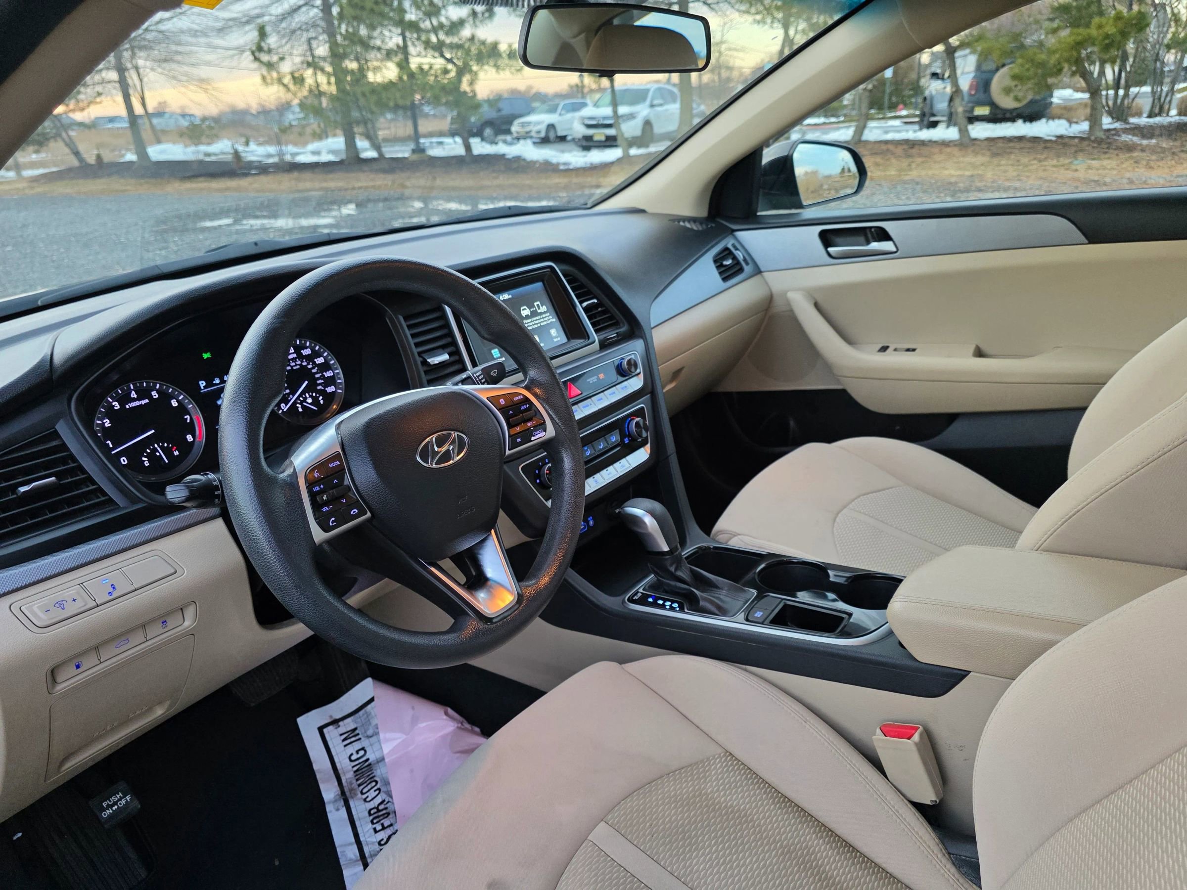 Used 2019 Hyundai Sonata SE w/ Cargo Package FWD image 9