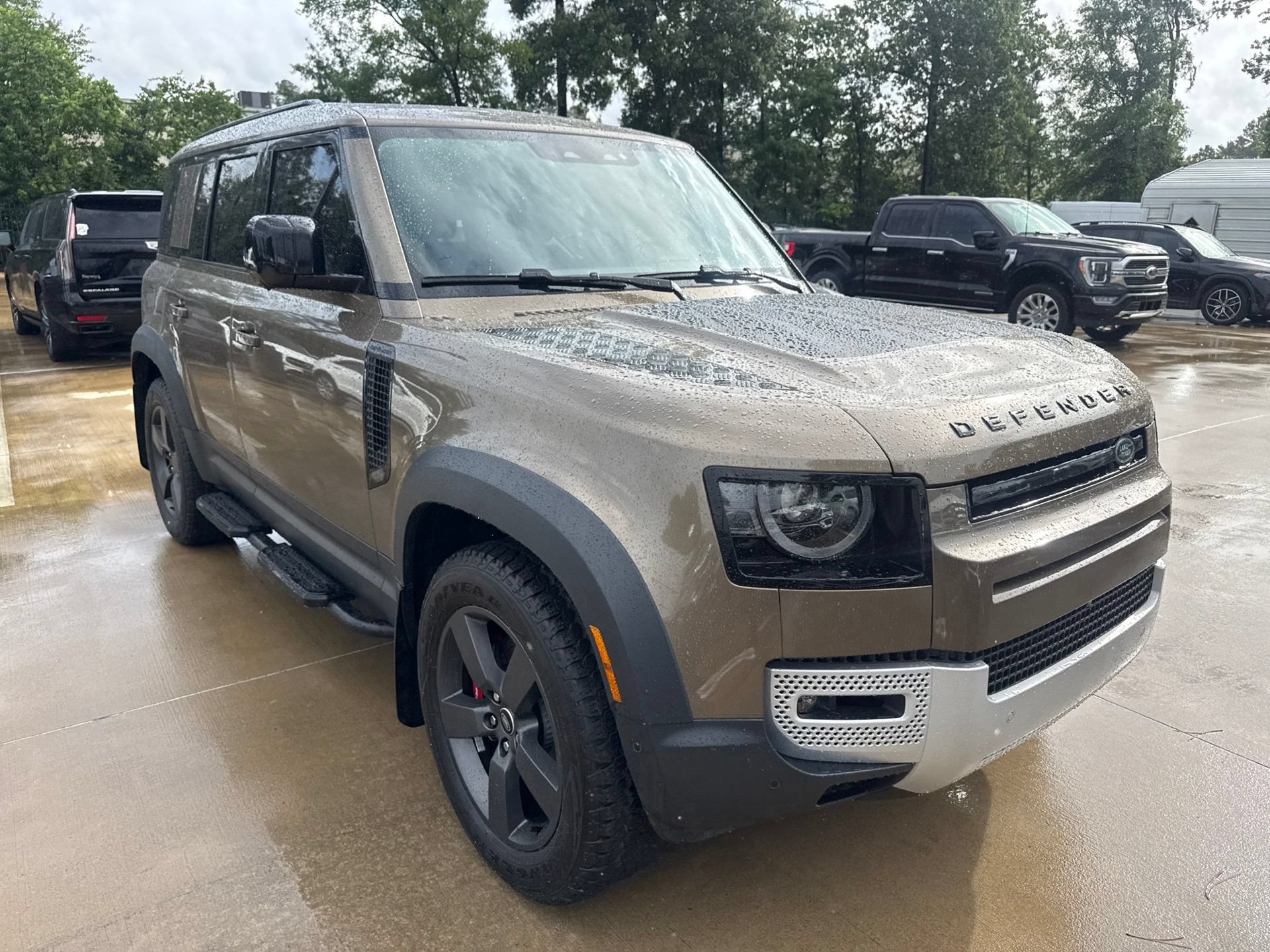 Used 2025 Land Rover Defender 110 S AWD/4WD image 2