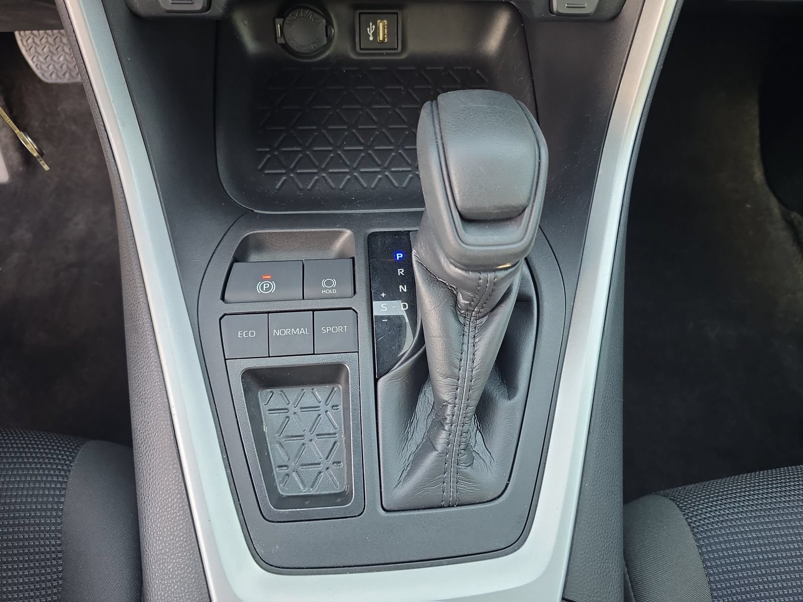 Used 2024 Toyota RAV4 LE FWD image 19