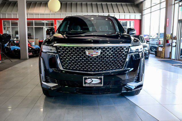 Used 2023 Cadillac Escalade ESV Premium Luxury image 2