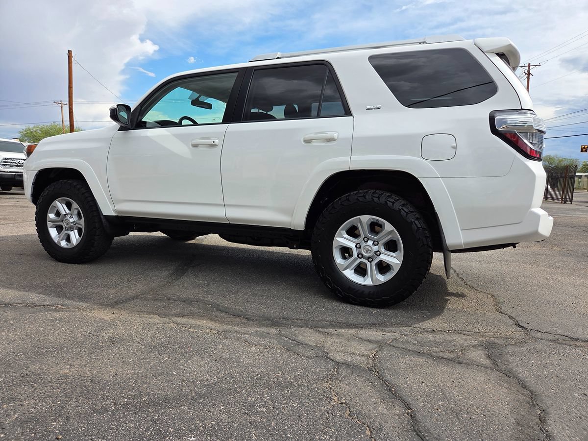 Used 2018 Toyota 4Runner SR5 AWD/4WD image 19